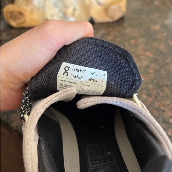 On CloudNova Running shoes size 7 - Picture 5 of 5